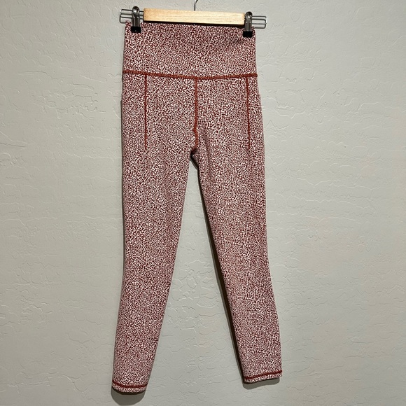 Athleta Salutation Stash Textured Tight in White & Orange Cheetah Print, XS Tall - Picture 2 of 9